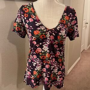 Women’s Truly Madly Deeply Floral Short Sleeve Shirt Size Medium